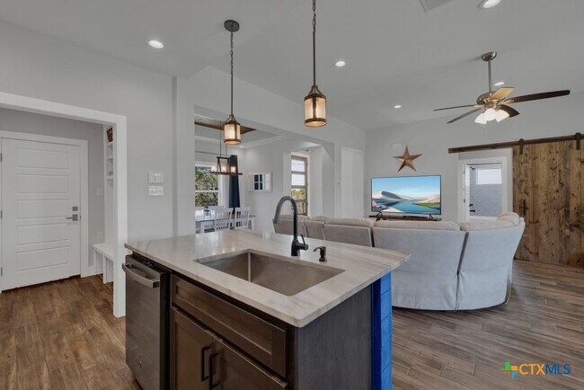 Building Photo - 315 Hilltop Ridge