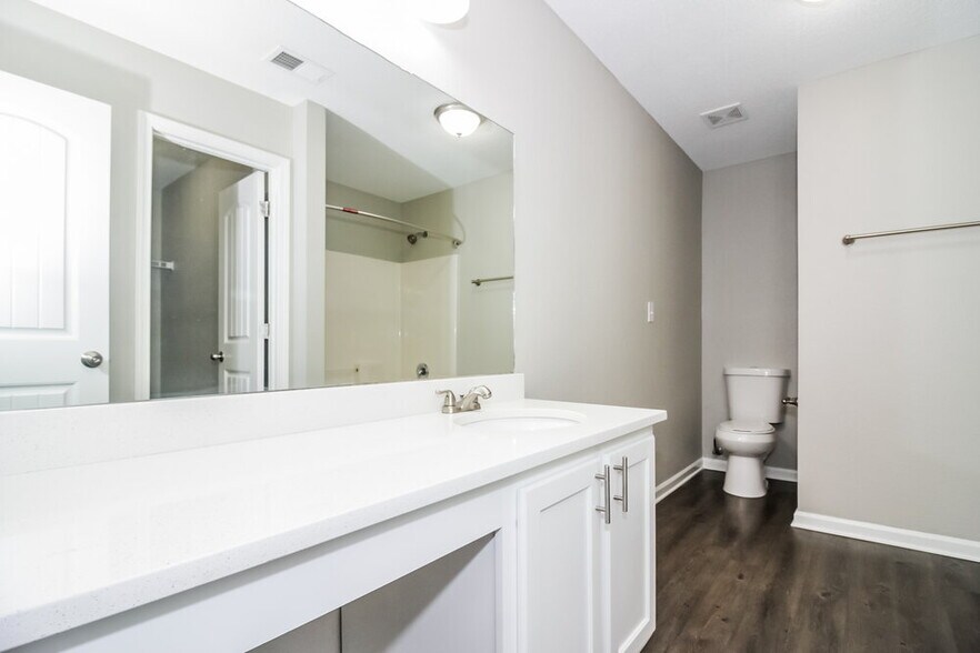 Building Photo - 7807 Birdwood Dr