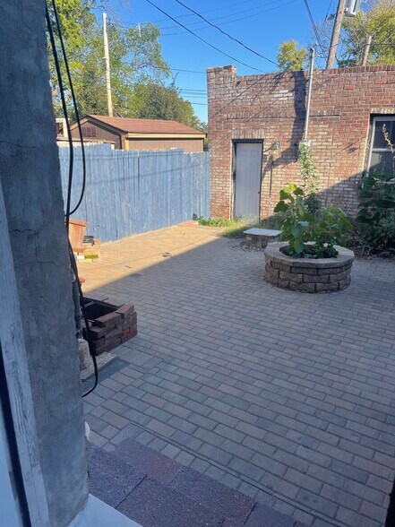 Building Photo - 6644 Gravois Ave