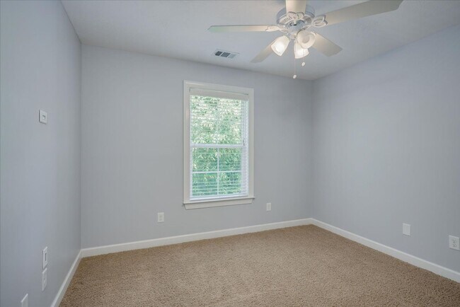 Building Photo - 4122 Chastain Dr