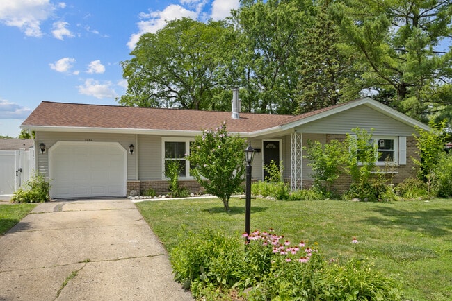 Building Photo - 1060 Warwick Ln