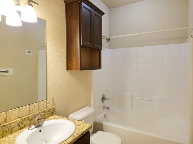 Building Photo - Foxborough addition duplex!