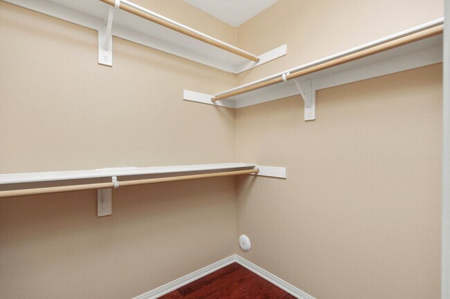 Building Photo - 10410 Duxbury Ln