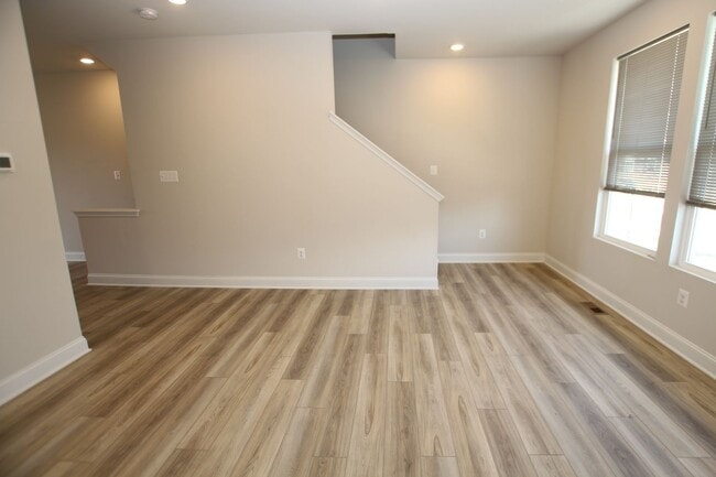 Building Photo - Plantation Lakes a golf community with numerous amenities for residents to enjoy.
