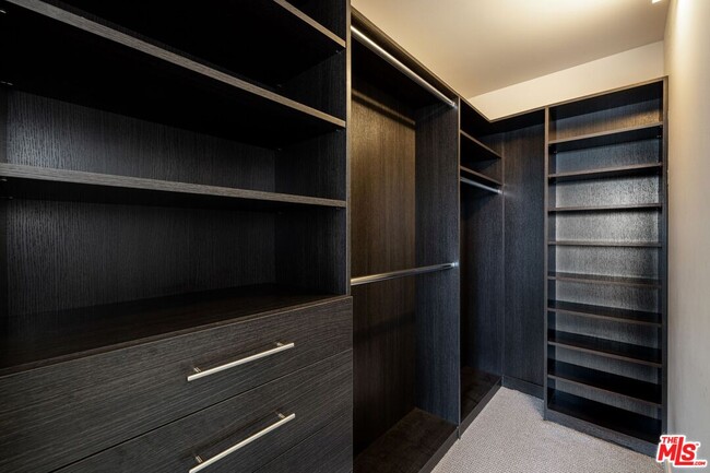 Building Photo - 8500 Burton Wy