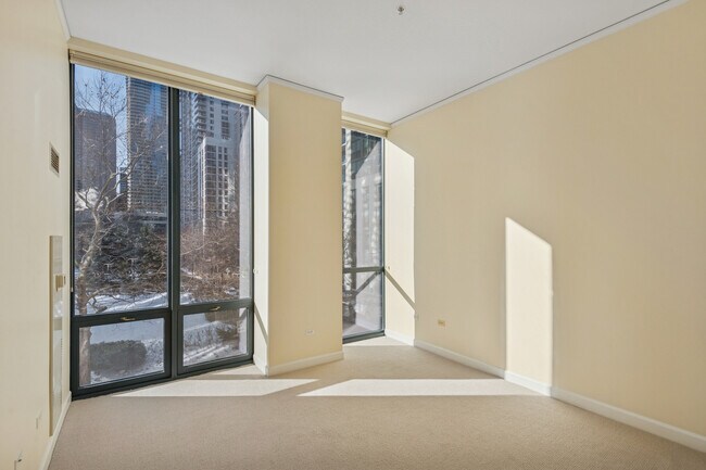 Building Photo - 201 N Westshore Dr