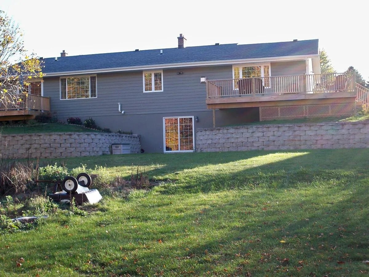 Building Photo - 912 Hawthorne Dr