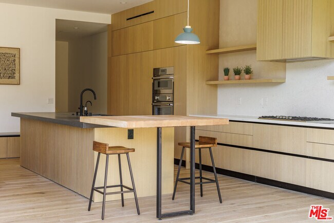 Building Photo - 3755 Camino de la Cumbre