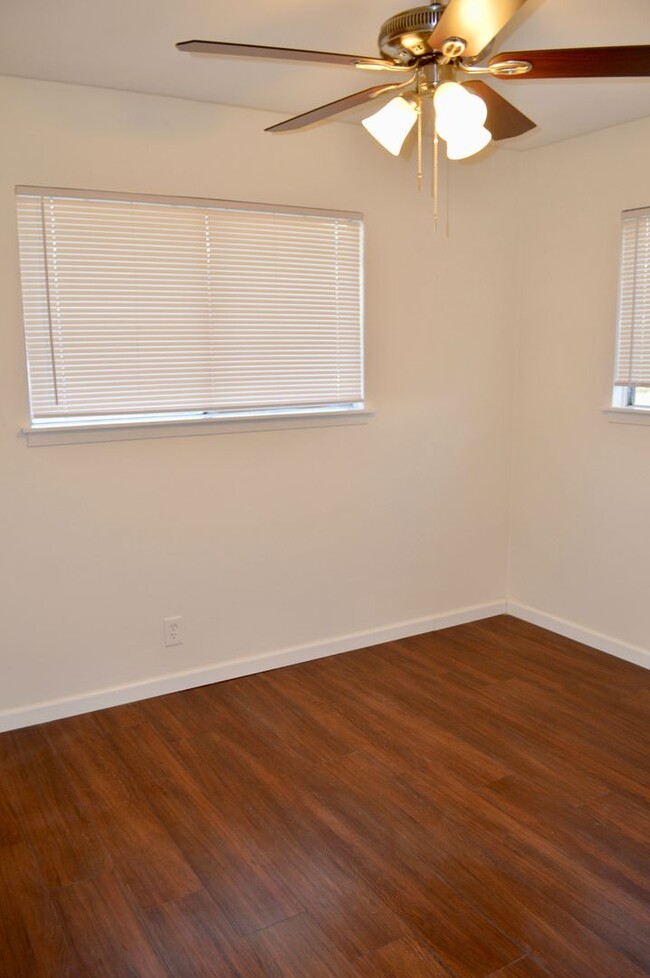Building Photo - Remodeled 3 bed 2 bath home off Nacogdoches!