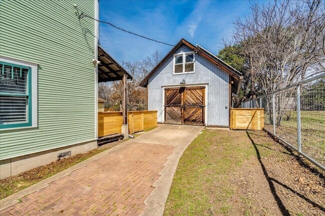 Building Photo - 512 E 49th St