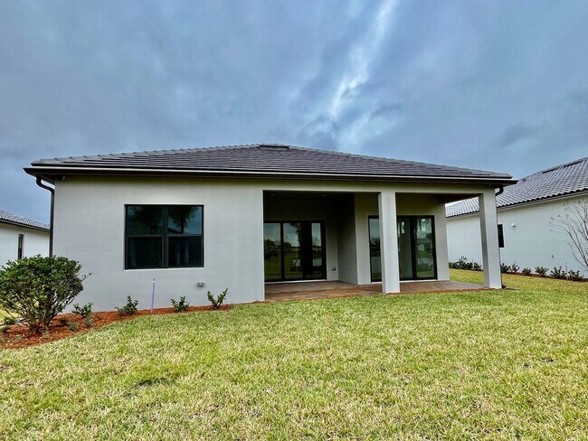 Building Photo - VERANDA GARDENS BRAND NEW HOME