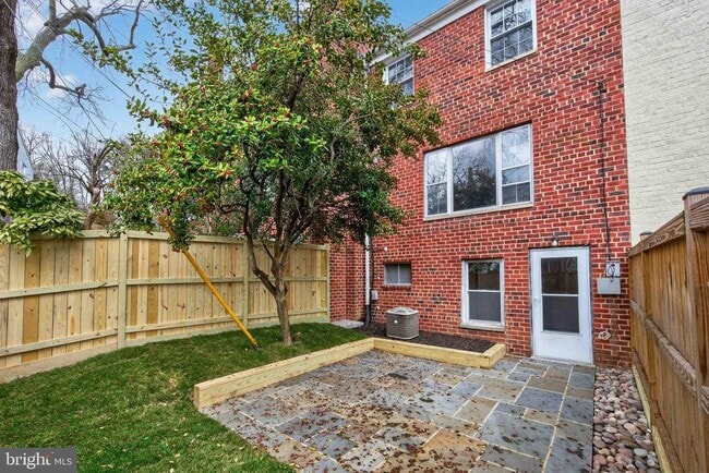 Building Photo - 8 Kennedy St