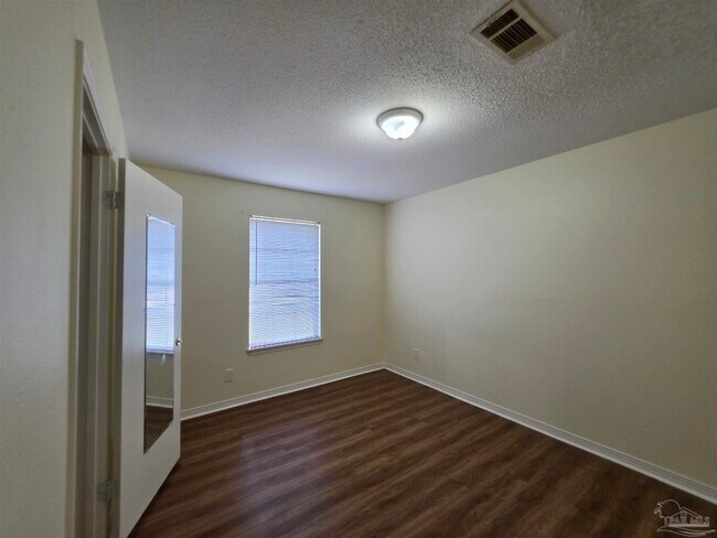 Building Photo - 6942 Falcon Dr