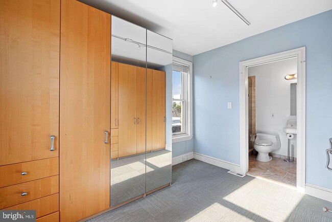 Building Photo - 846 LeCount St