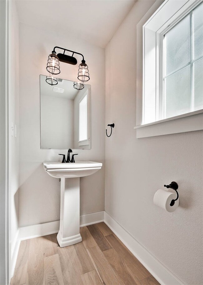 Building Photo - 930 S College Ave