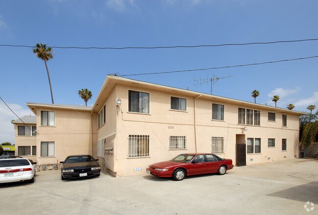 Building Photo - 1546 S Cloverdale Ave