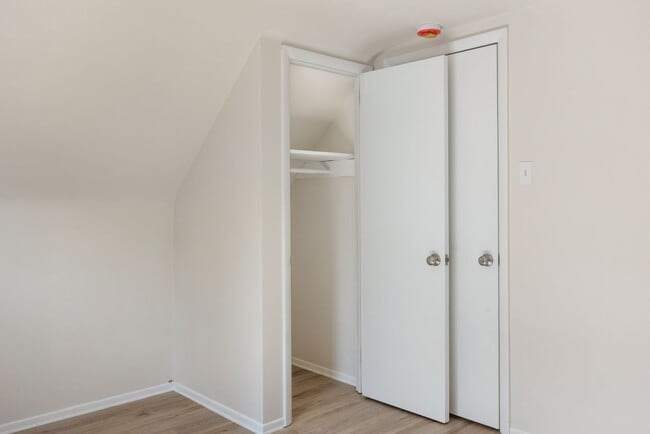 Building Photo - Recently Updated 3 Bedroom House In Mt. Wa...