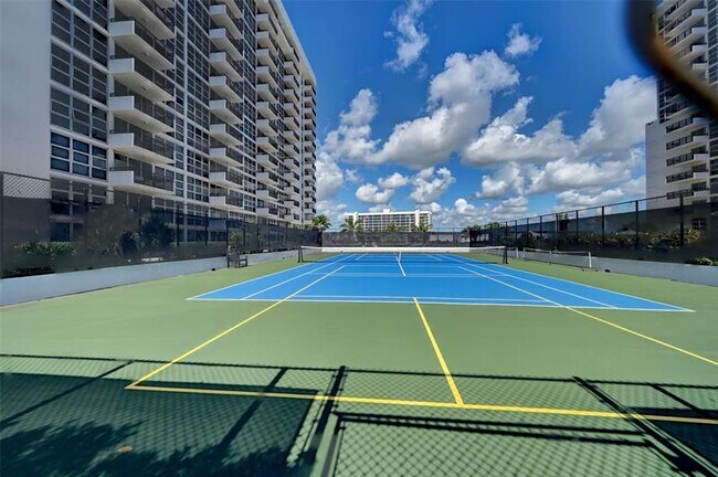 Building Photo - 525 N Ocean Blvd