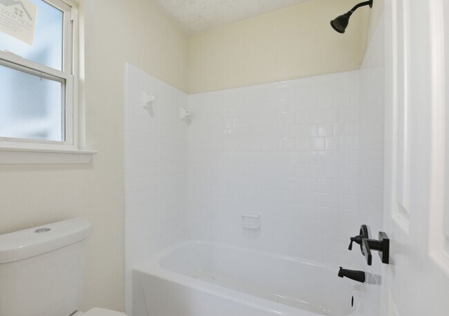 Building Photo - 7310 Sonnet Glen Ln