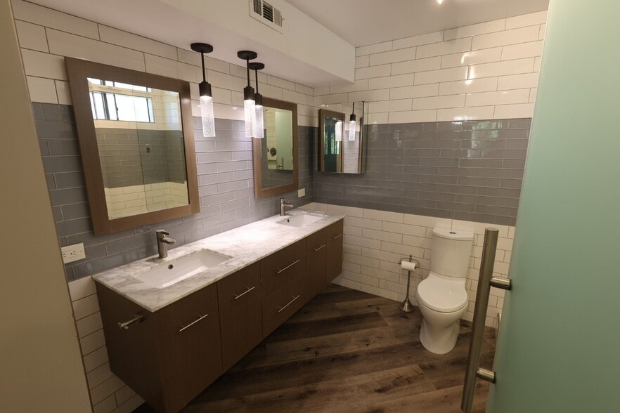 Building Photo - 5227 Caminito Apartado