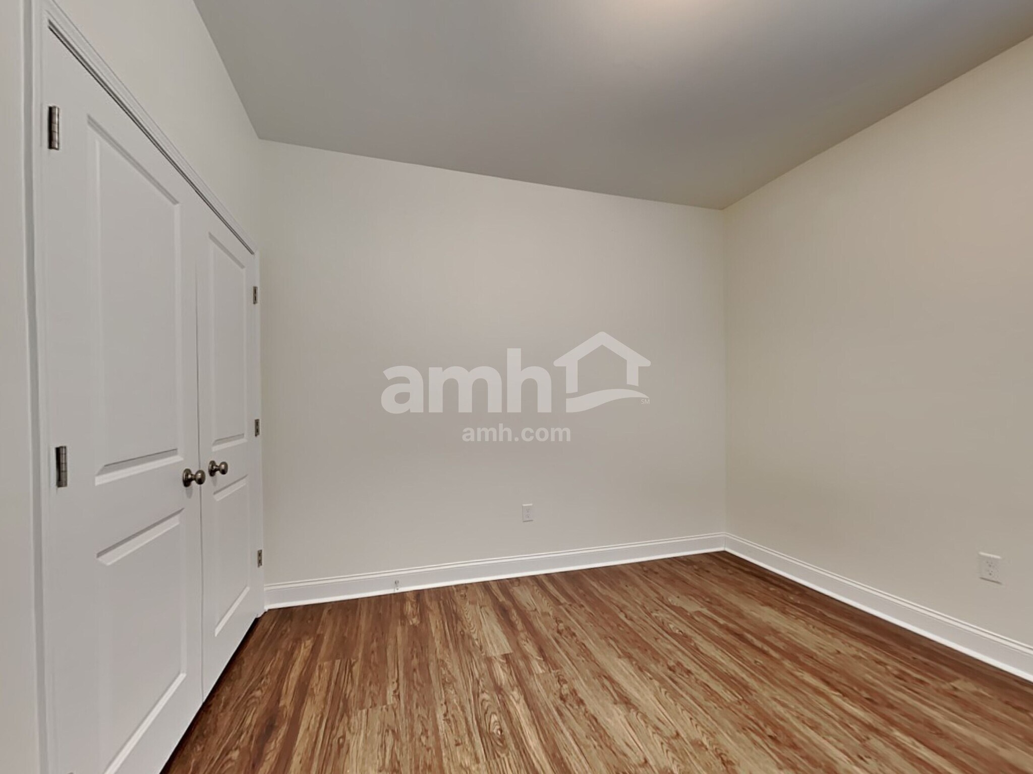 Building Photo - 226 Swan Dr