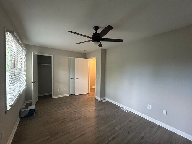 Building Photo - 542 Greentree Terrace