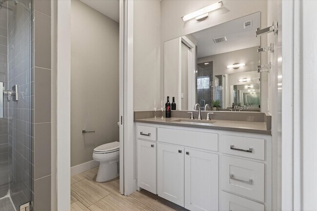 Building Photo - 4905 Camdale Ct