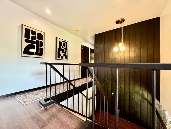 Building Photo - 527 Valewood Ln