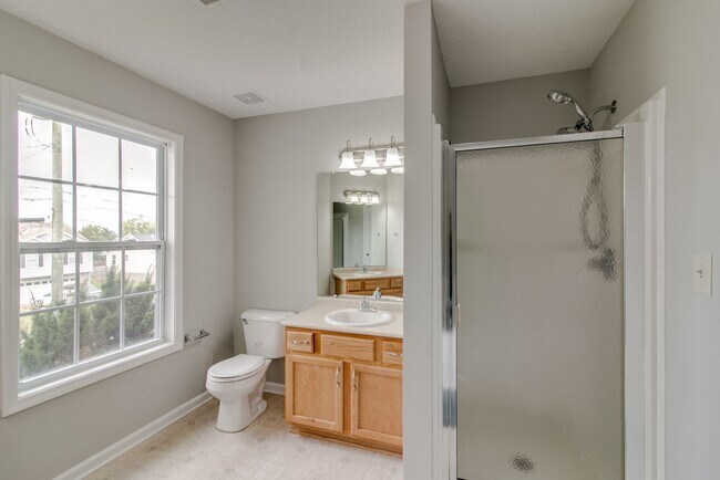 Building Photo - 4 Bedroom Pet Friendly Home For Rent!