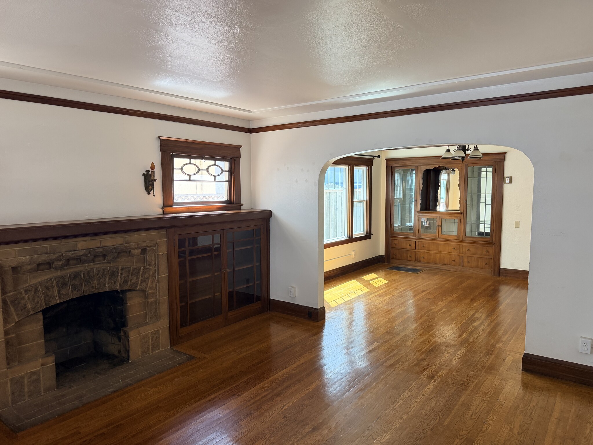 Building Photo - 515 Davis St