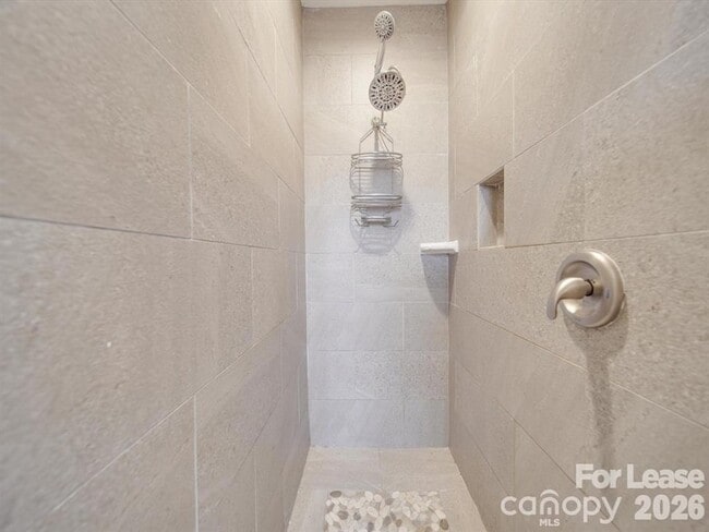 Building Photo - 824 Woodrun Dr