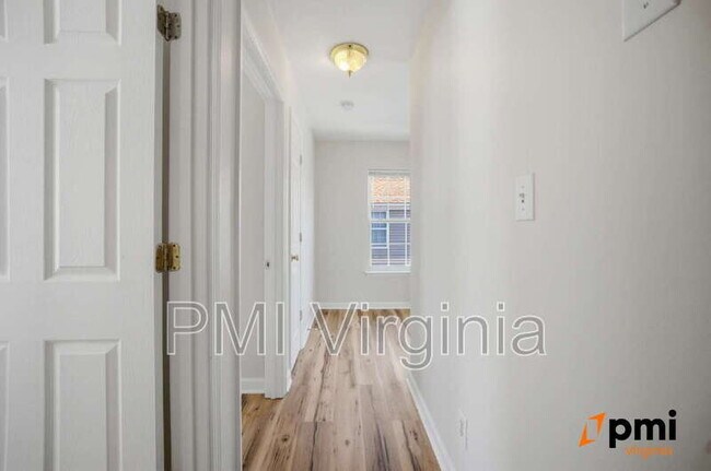 Building Photo - 831 Marshall Ave