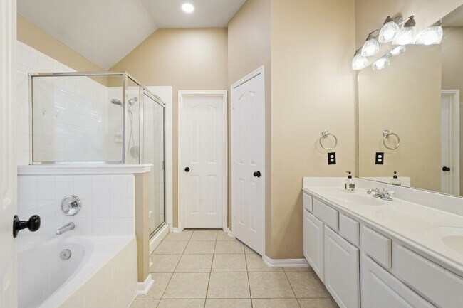 Building Photo - 18303 Heathridge Ln