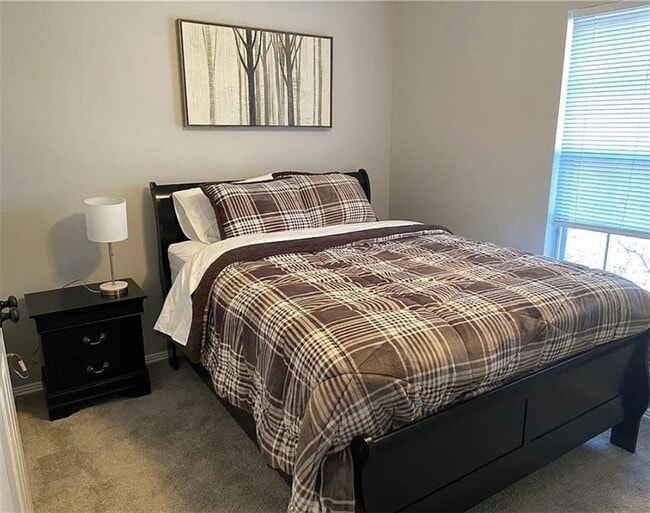 Building Photo - 826 W Peachtree Dr