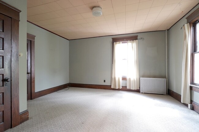 large bedroom 2 - 728 S Pugh St