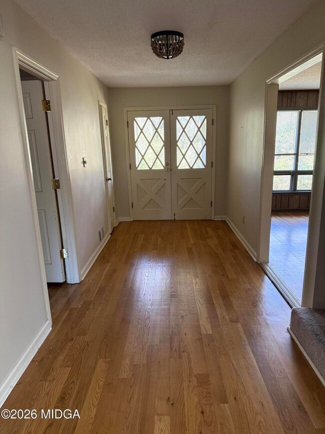 Building Photo - 803 Captain Kell Dr