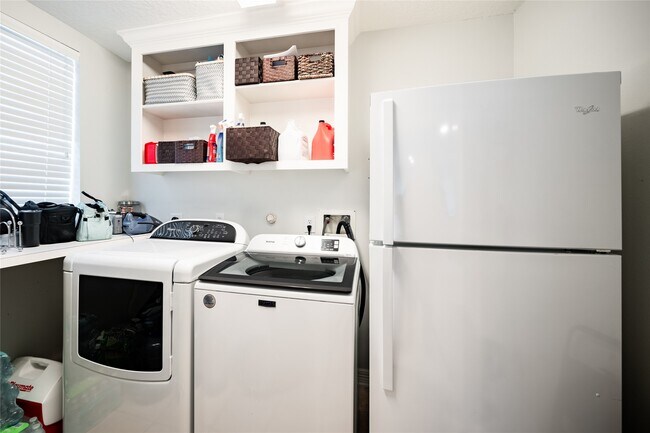 Building Photo - 5810 Misty Island Ct