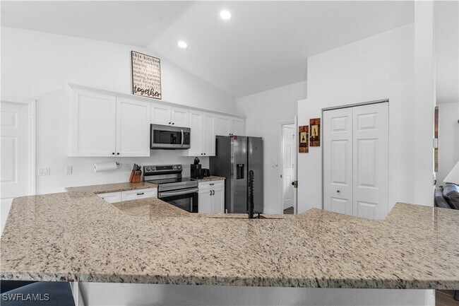 Building Photo - 720 Bedford Point Ave