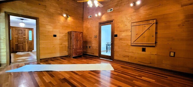 Building Photo - Remodeled secluded wooded oasis off of Qualla Road with handicap access