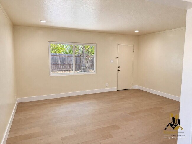 Building Photo - 414 6th St
