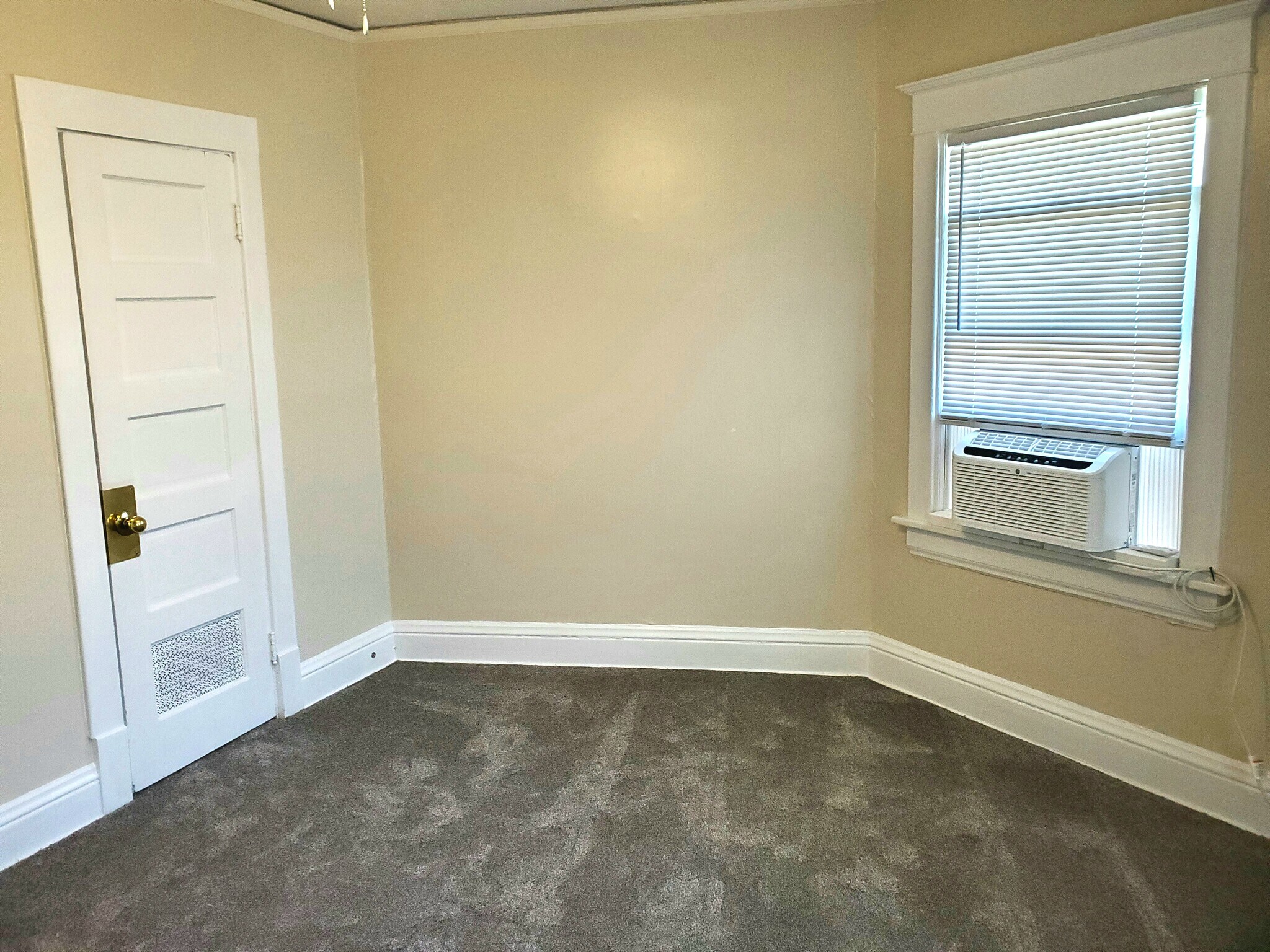 Building Photo - 3560 Jones St