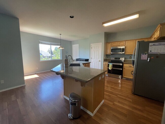 Building Photo - 5241 NW Skycrest Pkwy