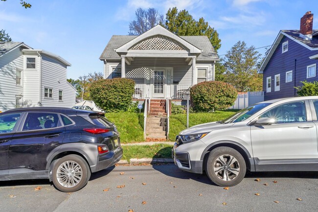 Building Photo - Ewing, NJ – 7BR / 2BA. House near TCNJ. Spacious layout.