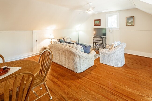 Building Photo - 326 Sumter St SE