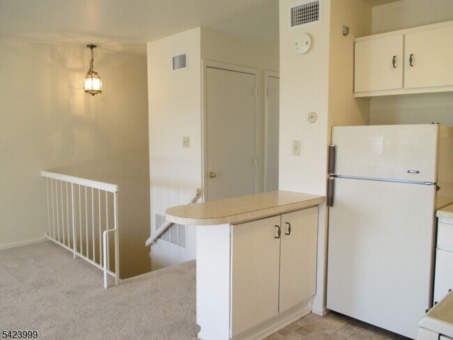 Building Photo - 181 Long Hill Rd