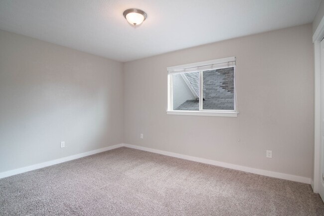 Building Photo - 317 5th St