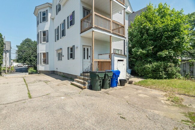 Building Photo - 135 Sagamore St