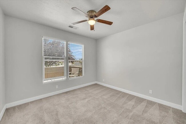 Building Photo - Coral Canyon Living! 3 Bedroom Home with C...