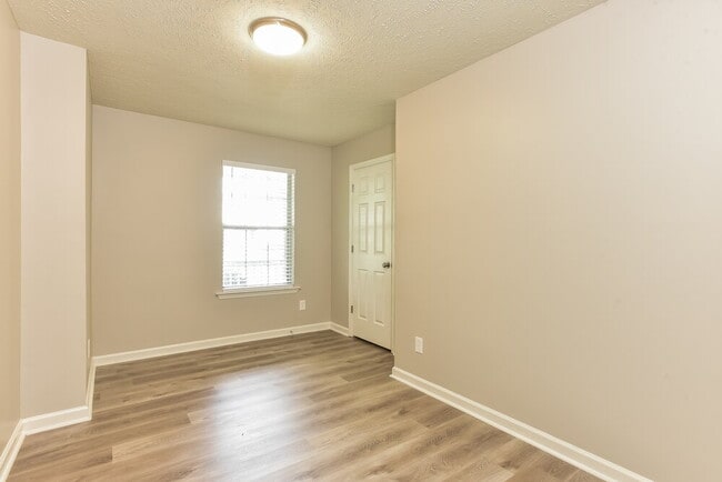 Building Photo - 295 Sanders Dr