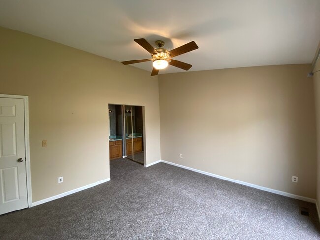 Building Photo - 37283 Charter Oaks Blvd